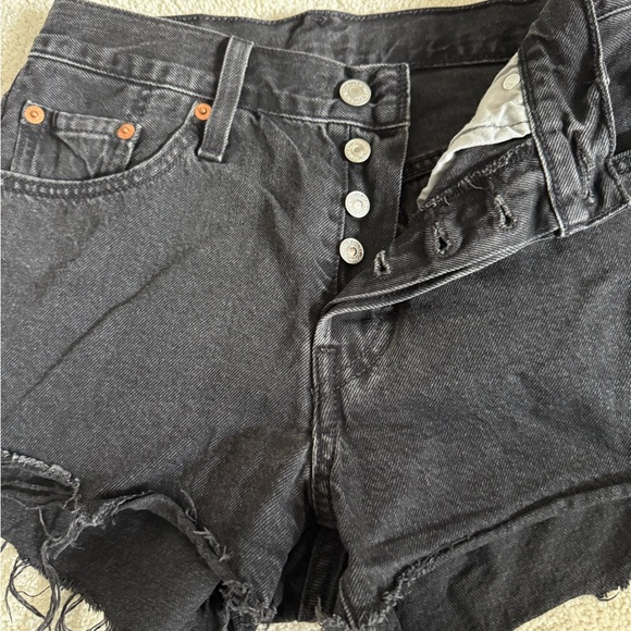 Levi’s Black Denim Women's Shorts Size 25 - Picture 3 of 6
